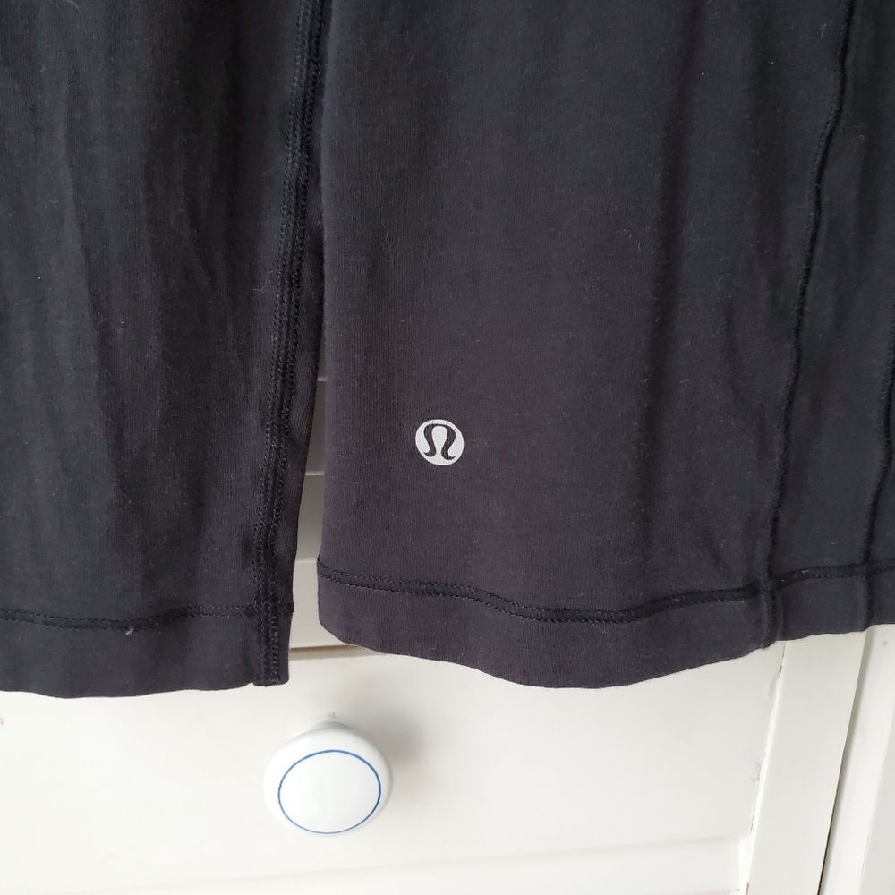 ♡LULULEMON Black Long Sleeve Workout Crewneck Top - Picture 4 of 5